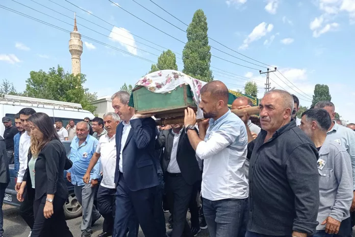 DEM Parti'li Bakırhan'ın Annesi Son Yolculuğuna Uğurlandı