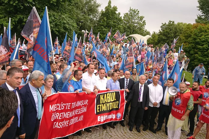 Eğitim-İş Yürüyüşüne Polis Müdahalesi