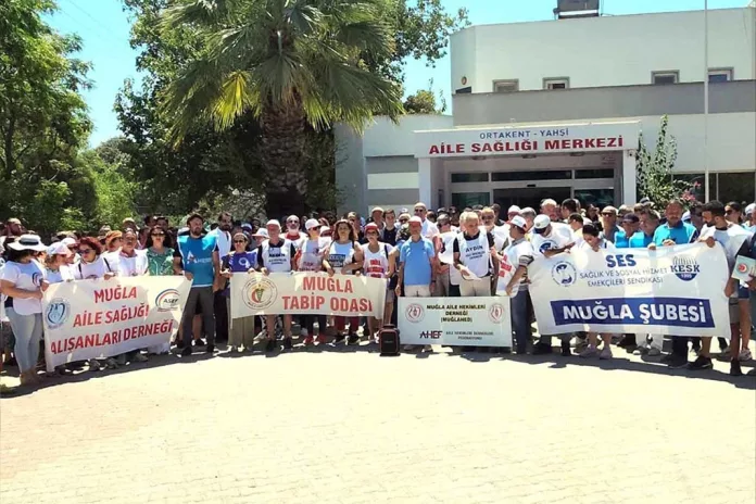 Muğla'da Aile Sağlığı Merkezlerinde Çalışan Hekimler İş Bıraktı