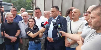 Rize'de Çay Üreticileri Özel Çay Fabrikasını Protesto Etti