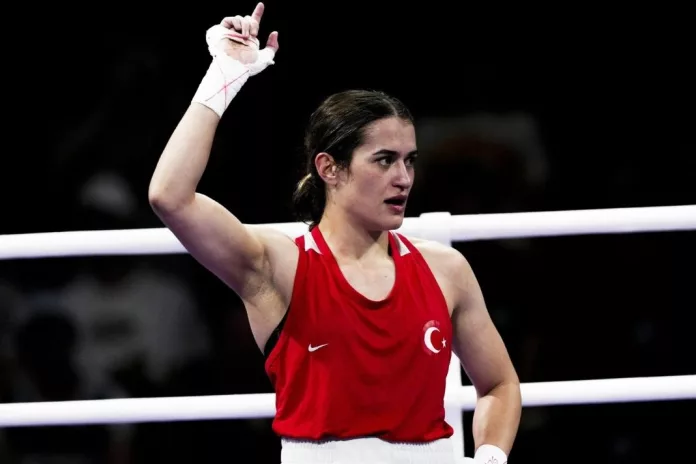 Boksör Esra Yıldız Kahraman, Paris'te Yarı Finale Yükseldi