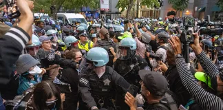 Chicago'daki Filistin Protestosuna Polis Saldırdı