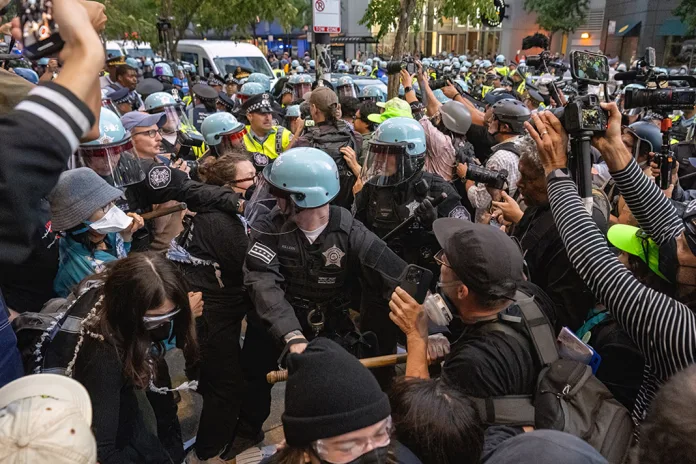 Chicago'daki Filistin Protestosuna Polis Saldırdı