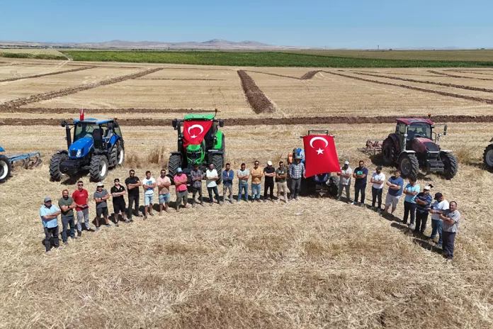 Eskişehirli Çiftçiler Tarlaya Traktörlerle “Üretemiyoruz” Yazdı