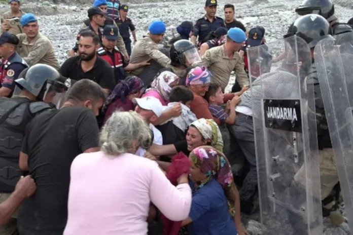 Fethiye'de HES'e Karşı Direnen Köylüler Darp Edildi