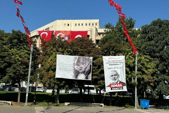 Gaziantep'te Gaziler, Haniye Posteri Nedeniyle Töreni Terk Etti