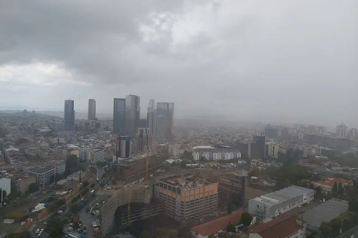 Meteorolojiden İstanbullulara Yarın Sabah İçin Sağanak Uyarısı