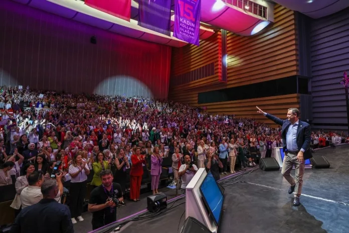 Özgür Özel, Kadın Kolları Kurultayı’nda konuştu