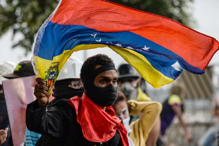 Venezuela'da Protestolar Büyüyor: 17 Can Kaybı, Bin 200 Gözaltı