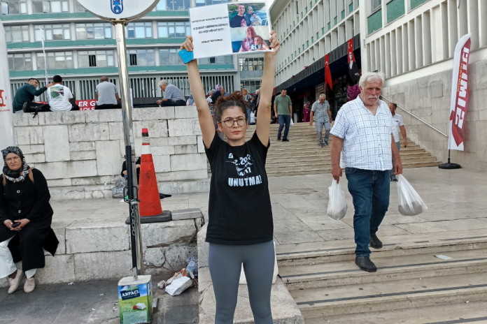 Depremzede Döne Kaya'dan Yeni Adalet Sarayına Tepki