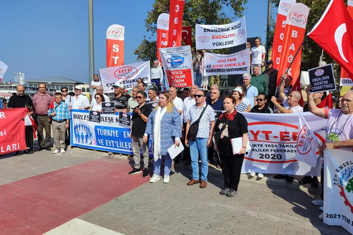 EYT-EF, Kadıköy İskelesi'nde Eylem Yaptı