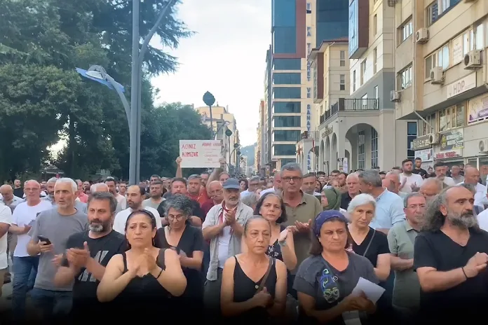 Hopa'daki Eylemde 1 Kişinin Vurularak Can Vermesi Protesto Edildi