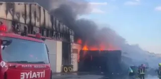 Kayseri'deki Keçe Fabrikasında Yangın