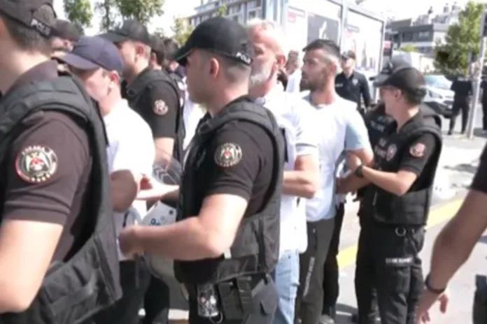 Parkta Geceleyen Fernas İşçileri Eylemine Polis Müdahalesi