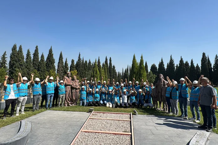 Fernas maden işçileri, Ankara'ya yürüyüşe geçti. Soma'da can veren madencileri kabirleri başında anan işçiler, seslerinin duyulmasını istiyor