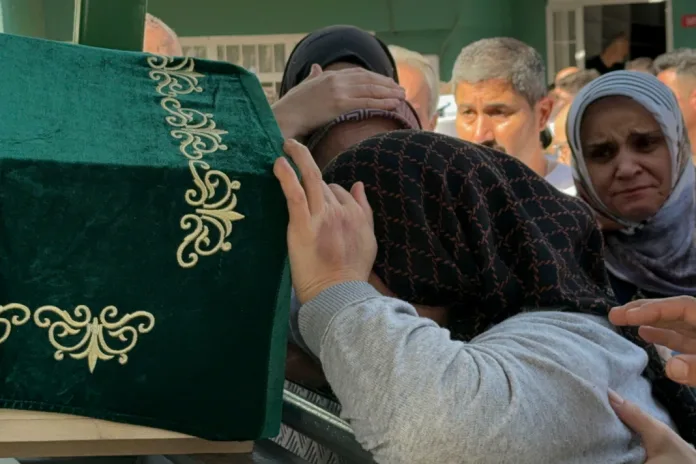 Katledilen Ayşenur Halil ve İkbal Uzuner son yolculuğuna uğurlandı