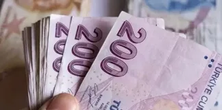 Çiftçi Ürününü Sokağa Dökerken 500 Milyonluk Tabela